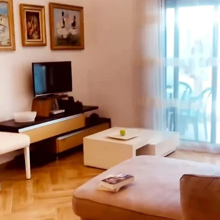 Valungomare1 * Vlorë